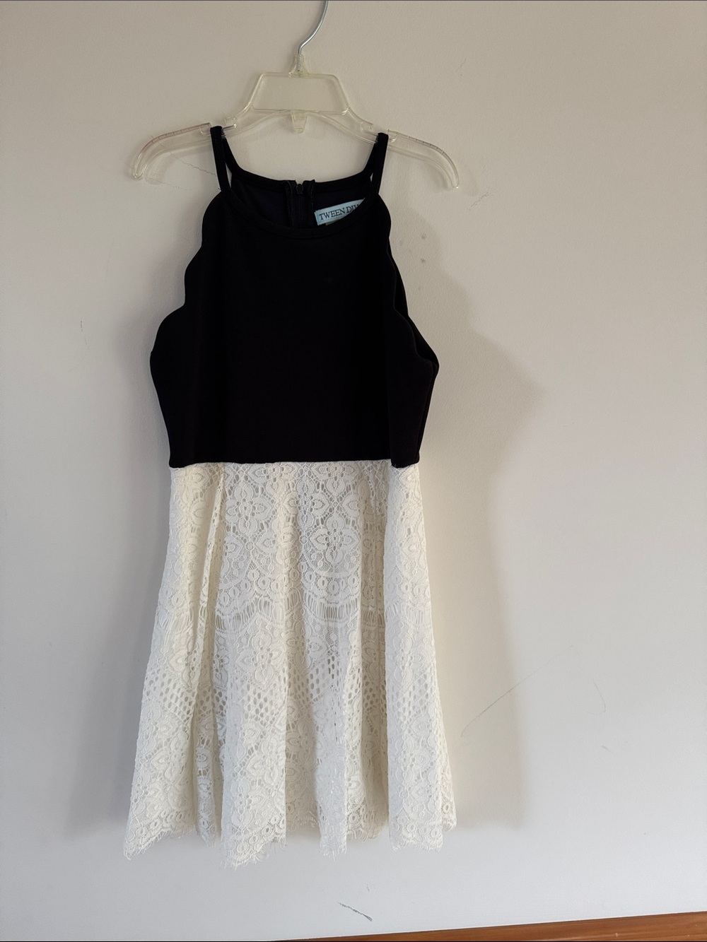 Tween Dina Black Bodice with White Lace Skirt Dress Girls Size 8 NWOT